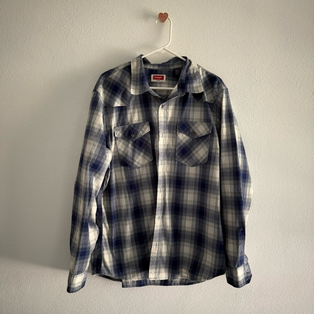 Wrangler Navy and White Plaid Men's Button Down Shirt